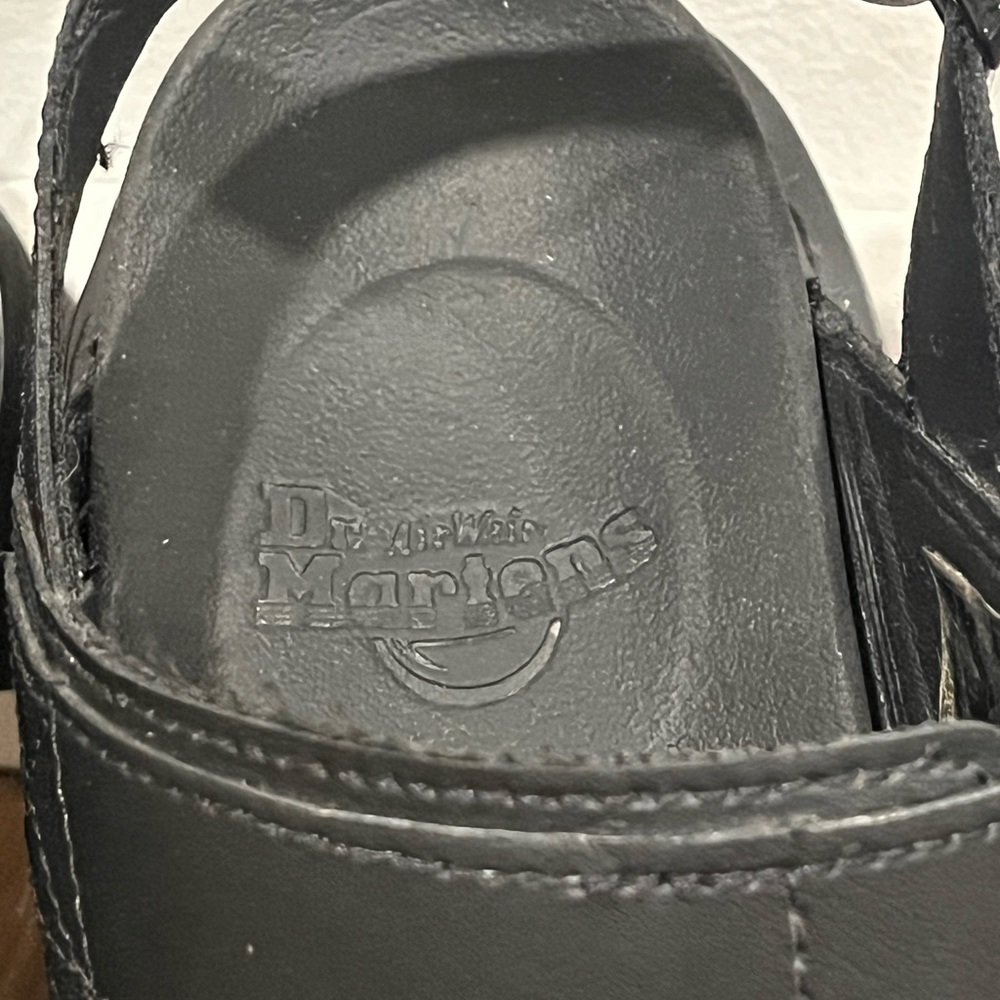 DR. MARTENS VOSS WOMEN'S LEATHER STRAP
SANDALS / BLACK / SIZE 7 - Picture 4 of 16